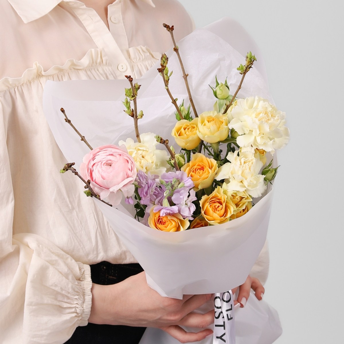 vesennij buket s zheltymi rozami 4